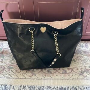 Betsey Johnson heart Purse